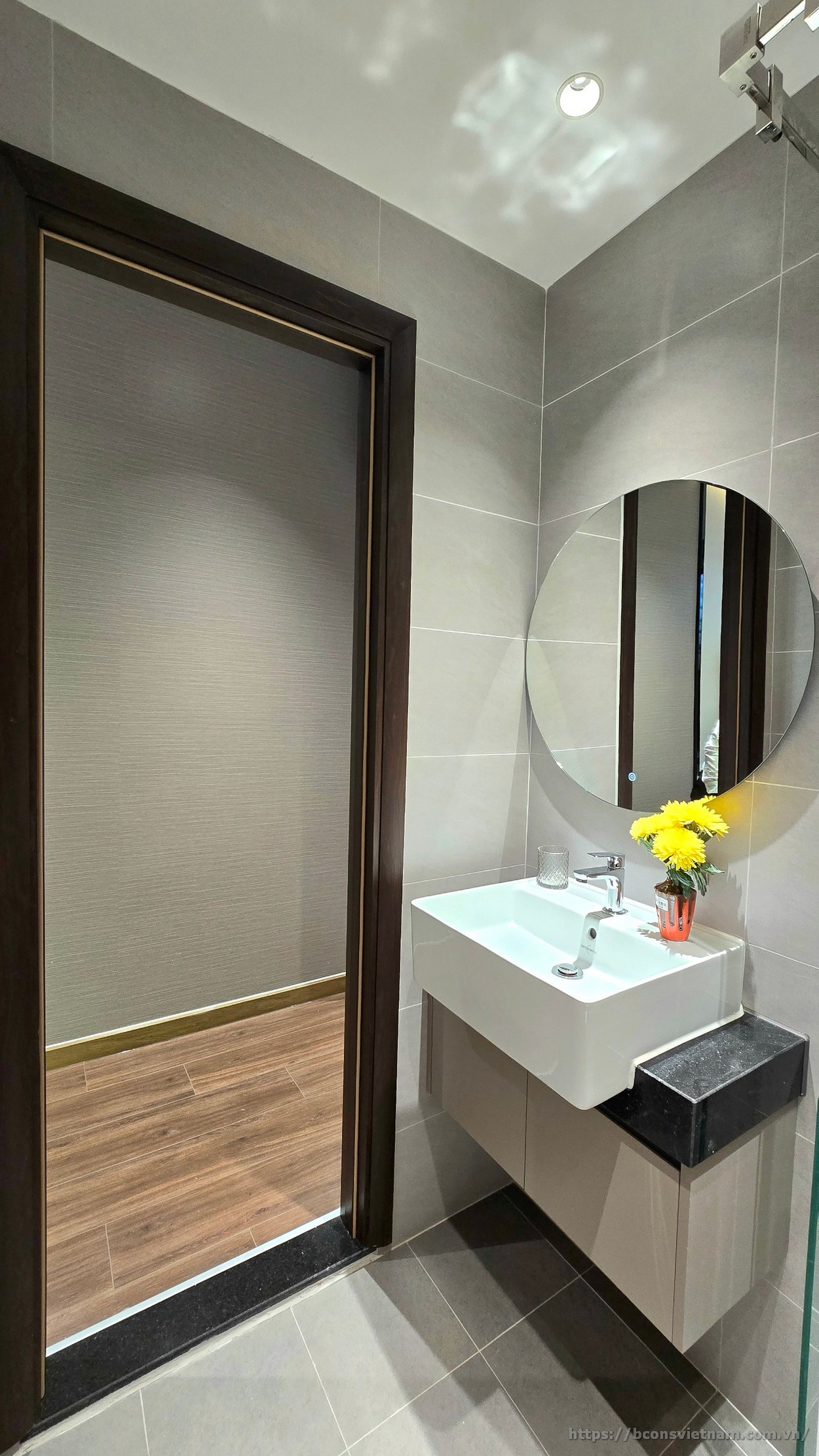 Nhà mẫu tòa Tháp Bcons City - Trung tâm thương mại