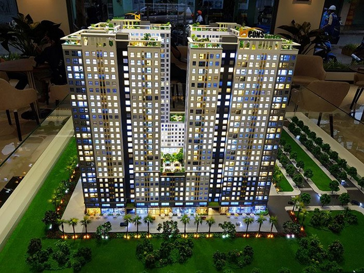 Sa bàn Bcons Garden đặt ở sảnh
